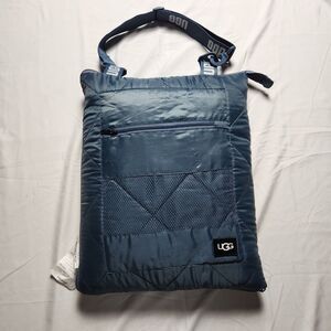 Ugg 60x72 Quilted Picnic Blanket Navy